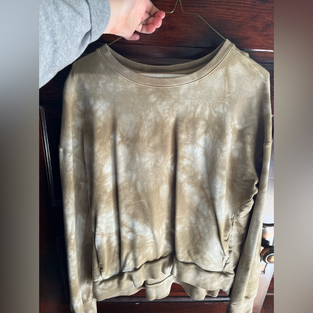 Olive green tie die pattern long sleeve top